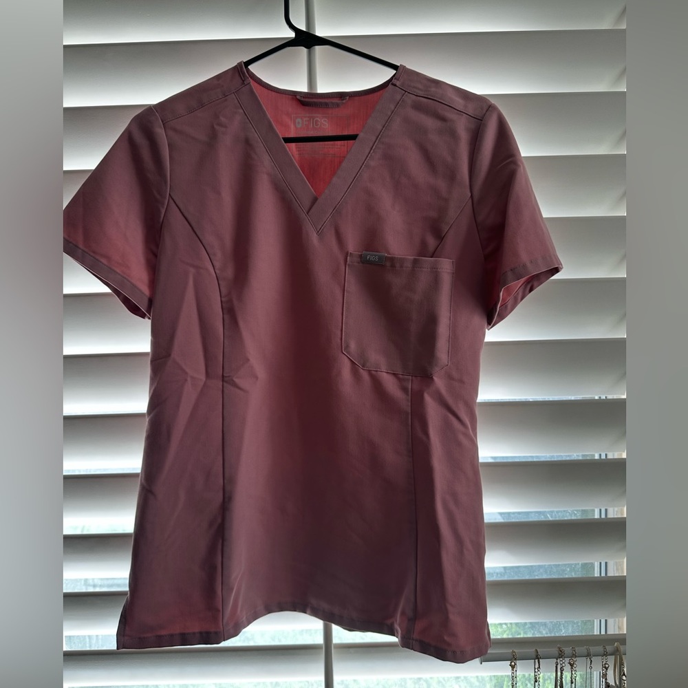 Figs scrub top